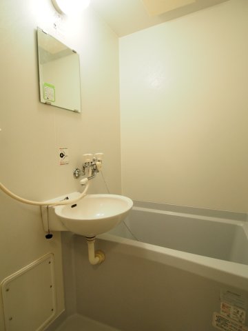 バス・シャワールーム　同物件別部屋参考写真