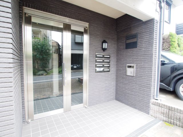 エントランス　オートロック完備でセキュリティ面も安心