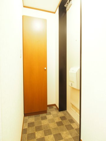 玄関　同物件別部屋参考写真