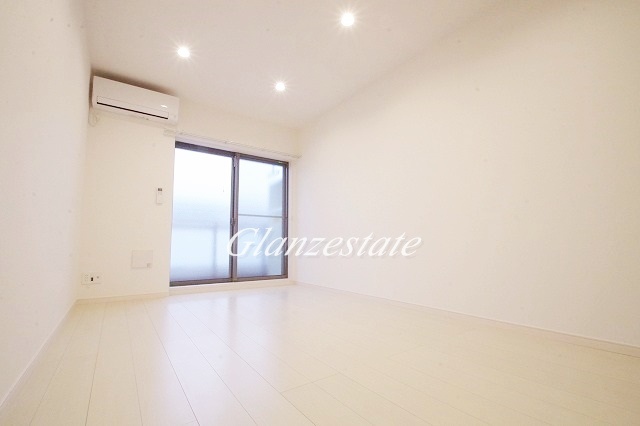 居室・リビング　☆陽の差し込む明るいリビング☆