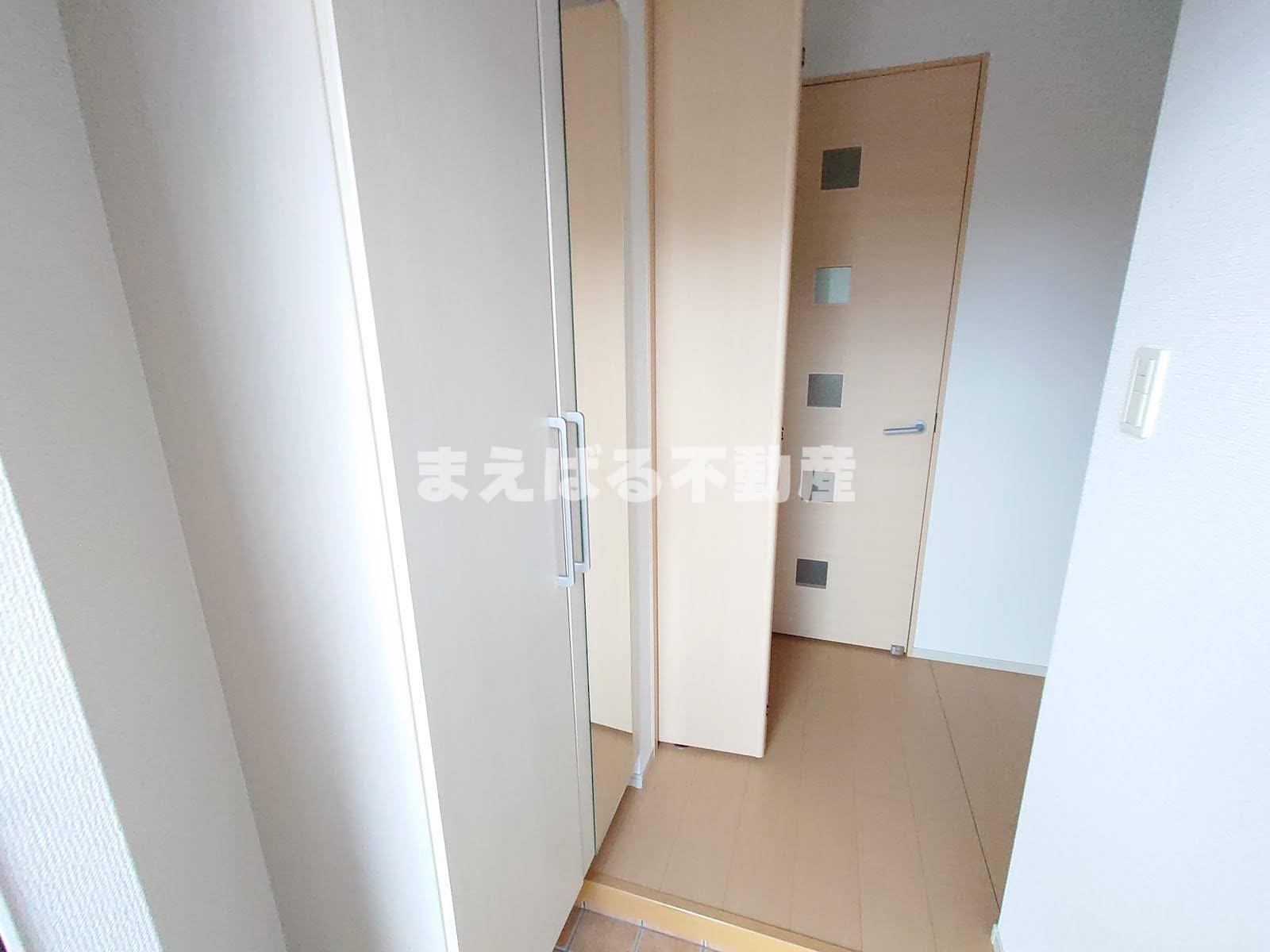 玄関　※写真別部屋