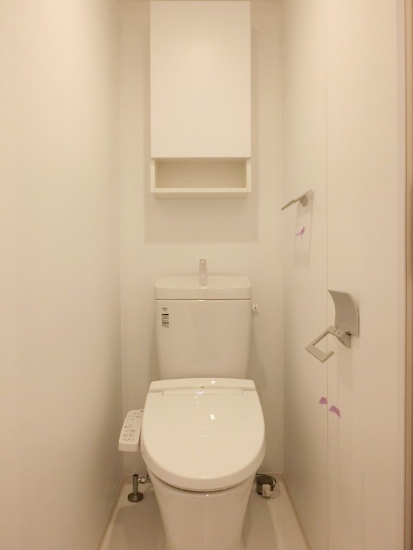 トイレ　暖房便座付抗菌・シャワー付トイレ