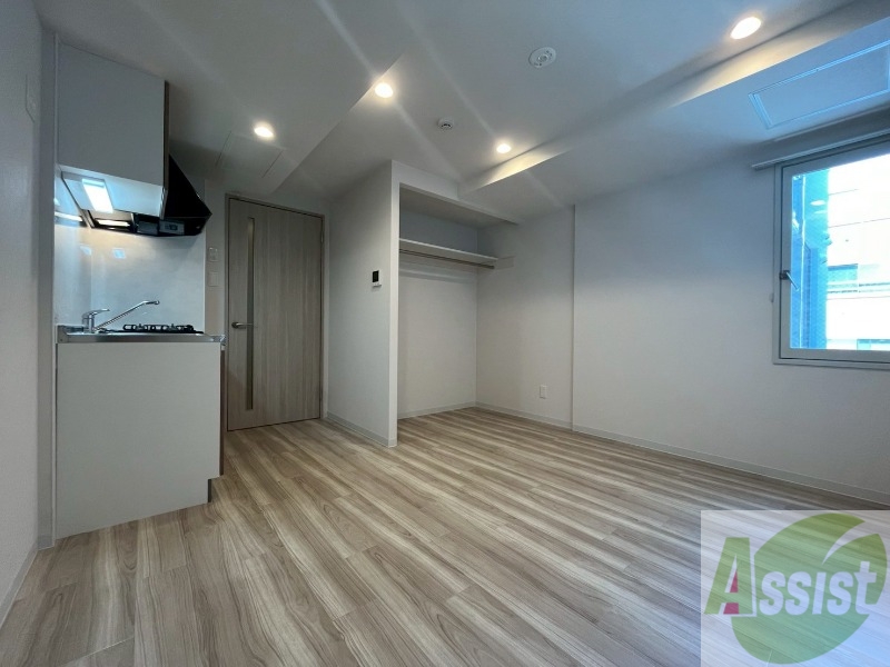 その他部屋・スペース　木目のフローリングは落ち着きのある印象のお部屋になりますね。