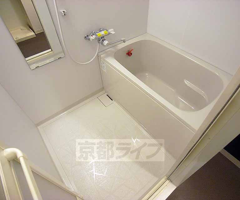 バス・シャワールーム　ゆったりとしたバスタブです。