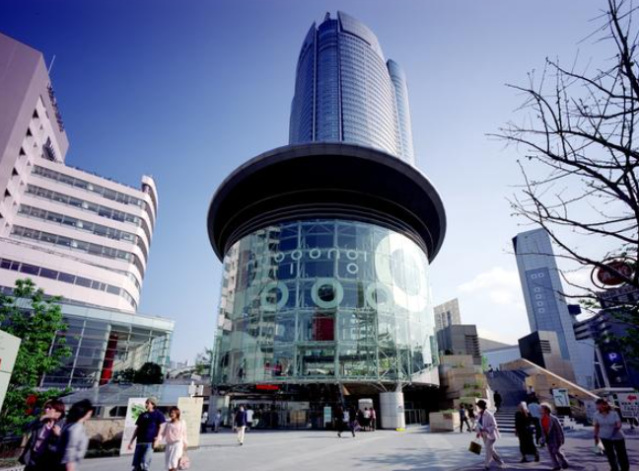 ショッピングセンター　メトロハット（ショッピングセンター）まで383m