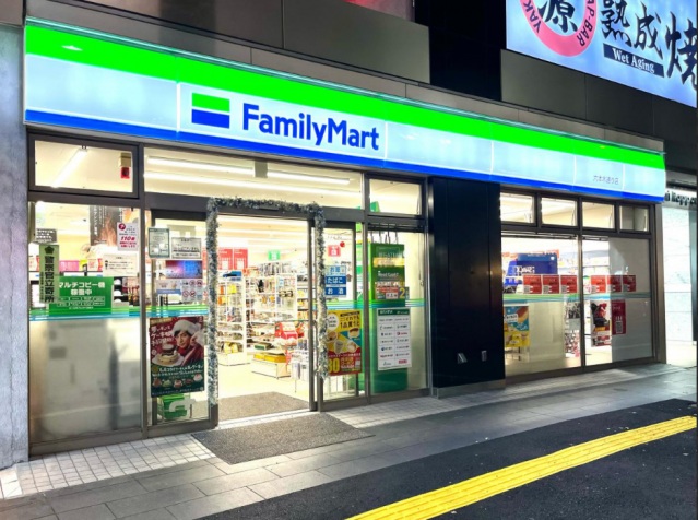 コンビニ　ファミリーマート六本木通り店（コンビニ）まで117m