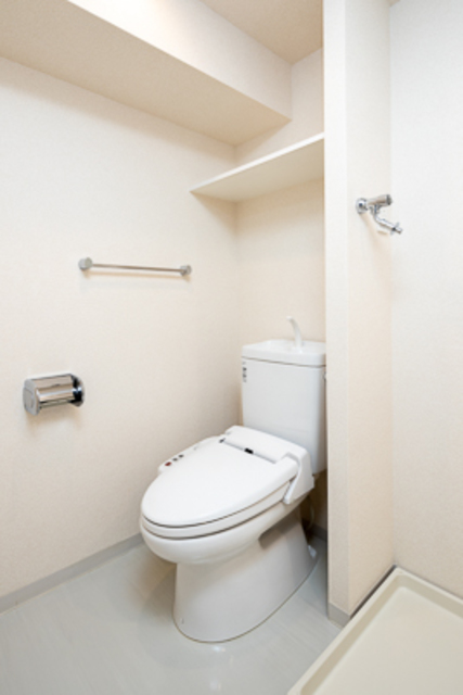 トイレ　※写真は同タイプ住戸です。