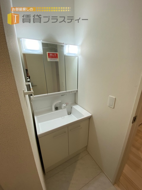 洗面設備　忙しい朝に嬉しい洗面台ですね。