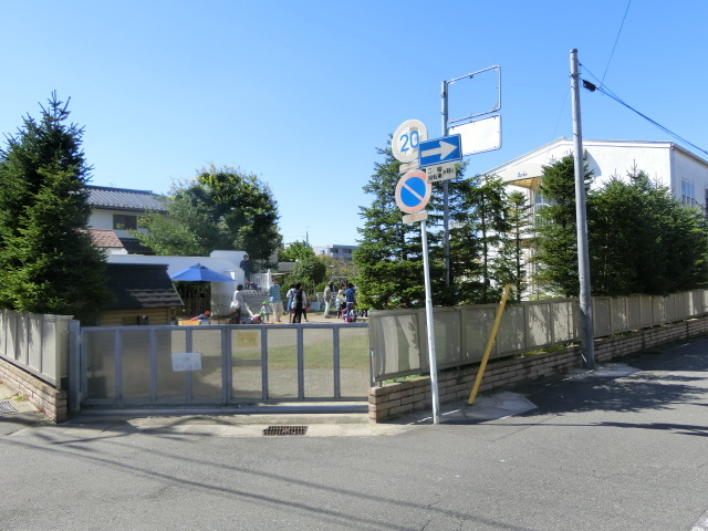 幼稚園・保育園　アイリス幼稚園（幼稚園・保育園）まで370m