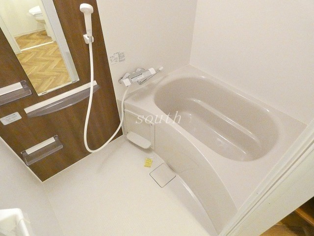 バス・シャワールーム　お部屋により室内カラーが異なります