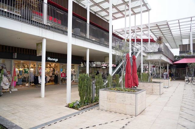 ショッピングセンター　若葉ケヤキモール（ショッピングセンター）まで1801m