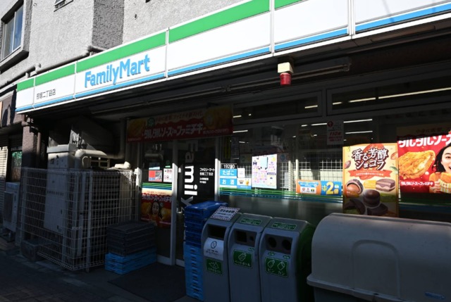 コンビニ　ファミリーマート渋谷笹塚二丁目西店（コンビニ）まで556m