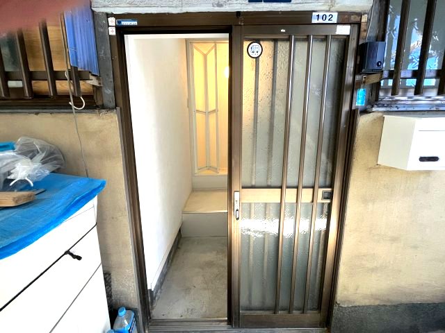 玄関　写真は反転タイプです。