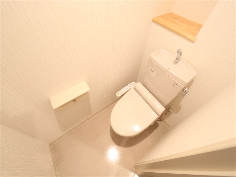 トイレ　温水洗浄便座付き