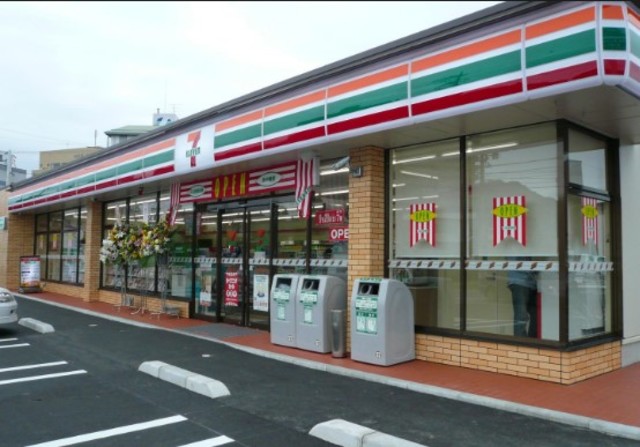 コンビニ　セブンイレブン新宿上落合3丁目店（コンビニ）まで202m