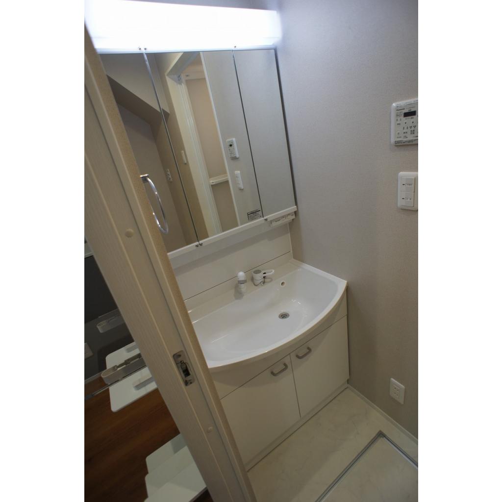 洗面設備　コンパクトで使いやすい洗面所