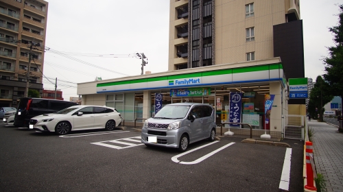 コンビニ　ファミリーマート小倉砂津店（コンビニ）まで107m