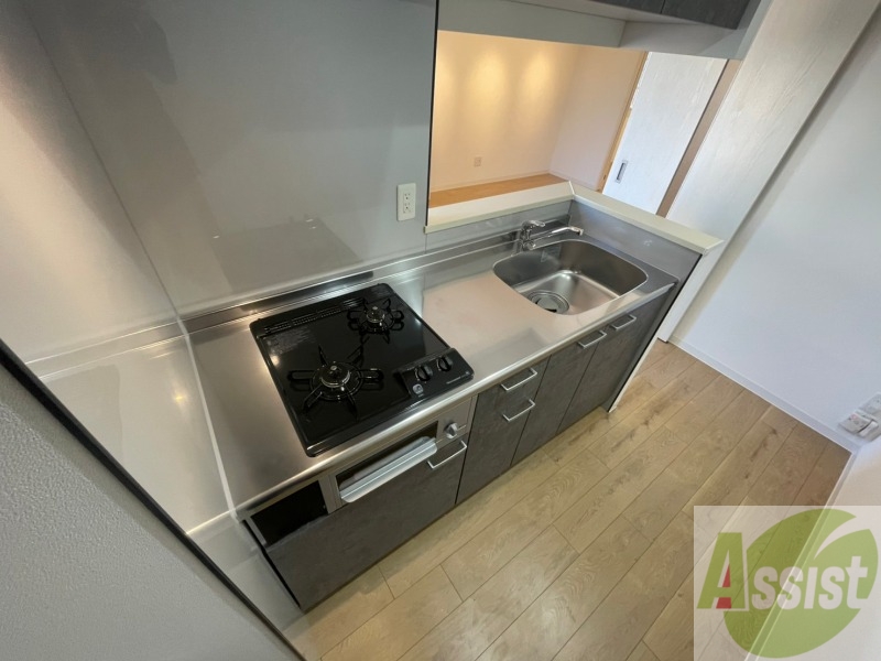 キッチン　システムキッチン完備で２口ついているので料理もできます！