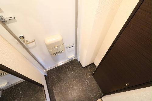 玄関　玄関には嬉しい姿見が御座います！！