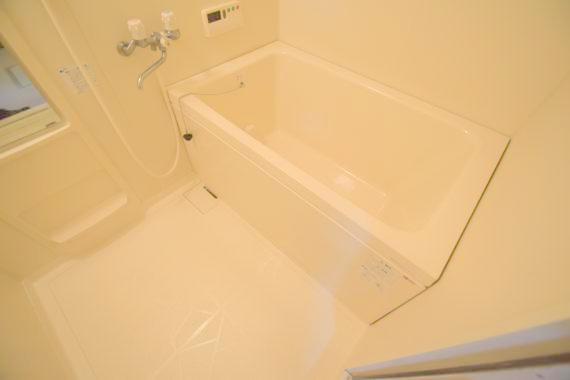 バス・シャワールーム　落ち着いた空間のお風呂です