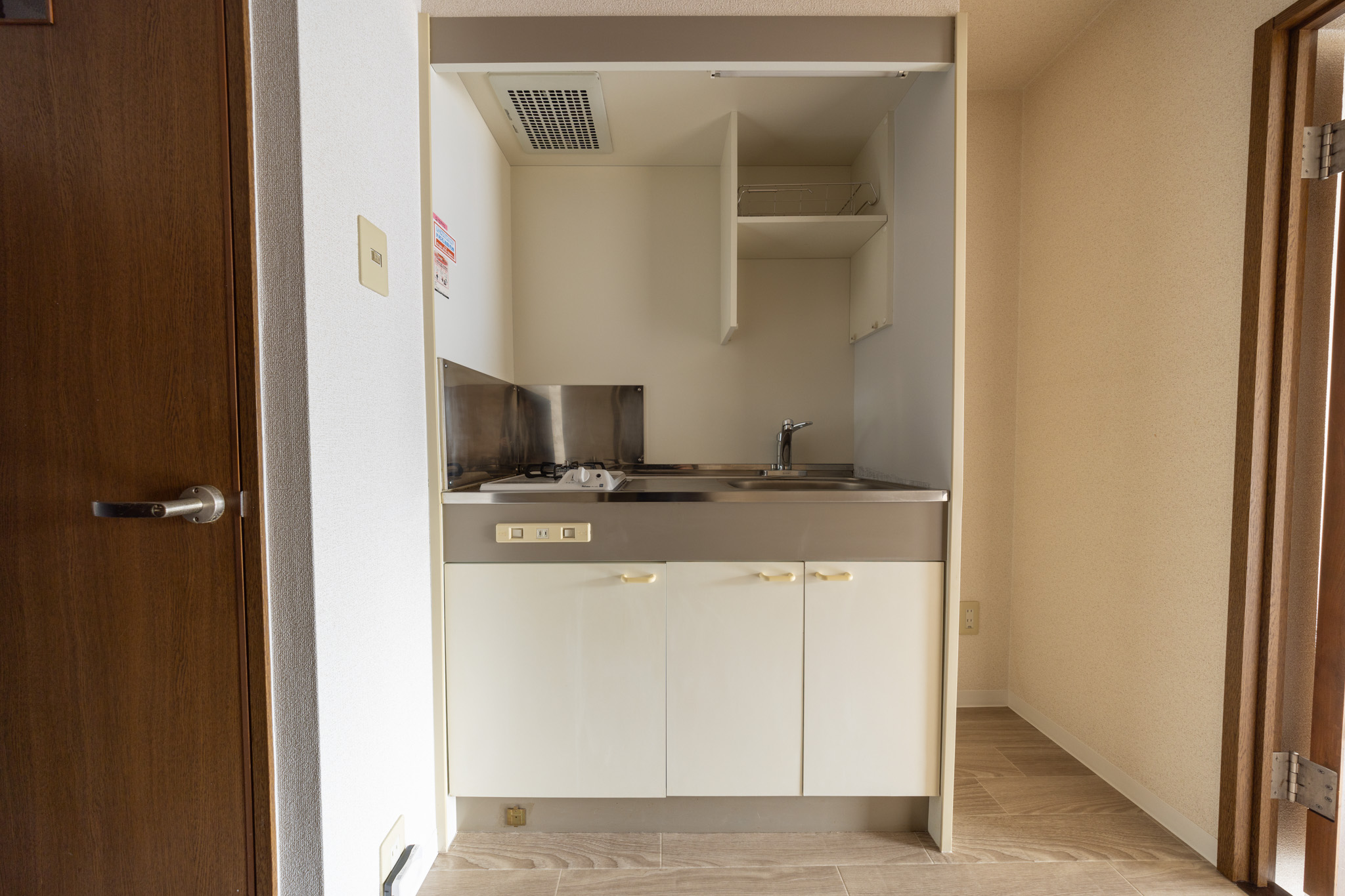 キッチン　1口ガス対応のシステムキッチンで自炊も快適