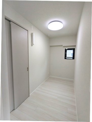 その他共有部分　インターネット無料 3帖洋室、照明付 上層階からの窓からはス