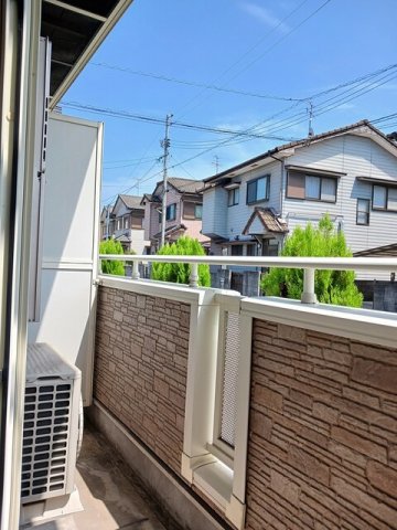 バルコニー　開放的で明るい空間を演出してくれるバルコニーです