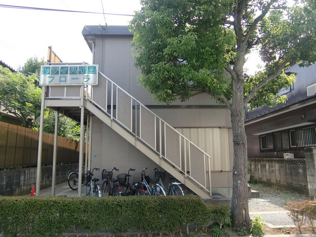 エントランス　★駅または物件現地待ち合わせでのご見学も可能です★