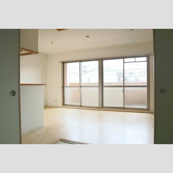 居室・リビング　南向きのリビングです♪