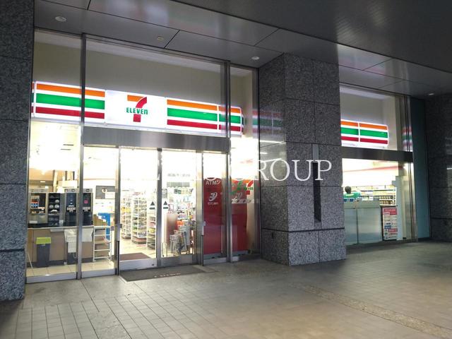 コンビニ　セブン-イレブン 港区海岸１丁目店（コンビニ）まで324m