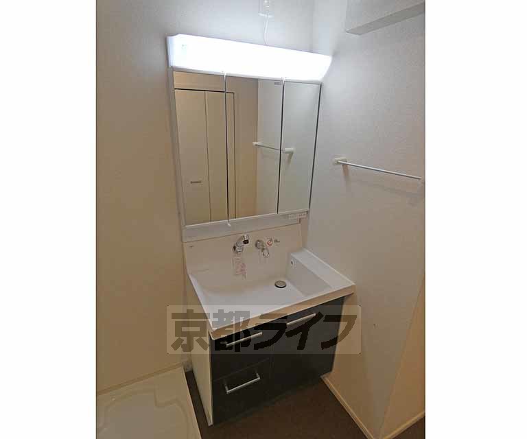 洗面設備　独立洗面台になります。