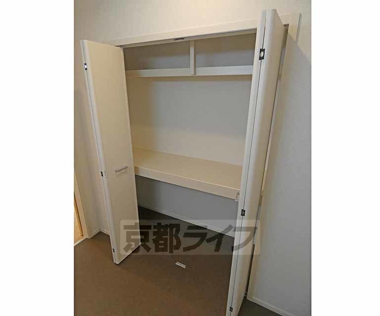 収納　様々なタイプの収納がございます。