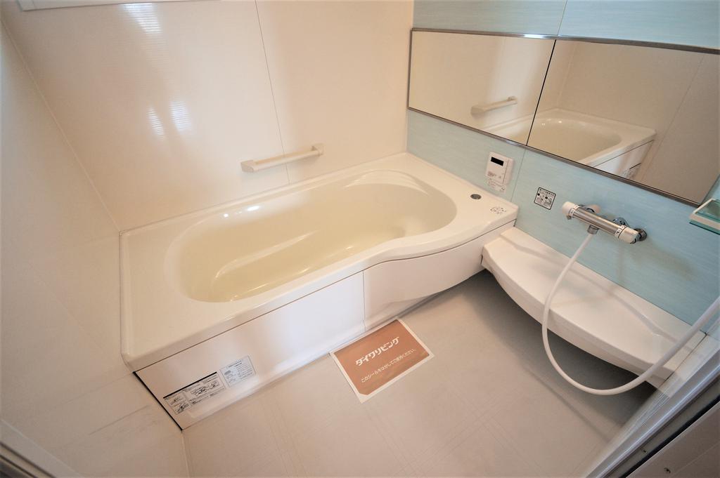 バス・シャワールーム　1坪タイプのお風呂です！日々の疲れを癒しませんか？