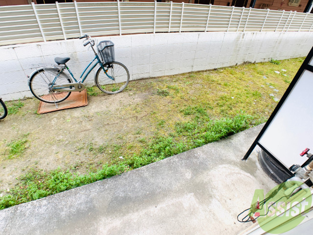 バルコニー　こちらはバルコニー。洗濯物が干せるようになっています。