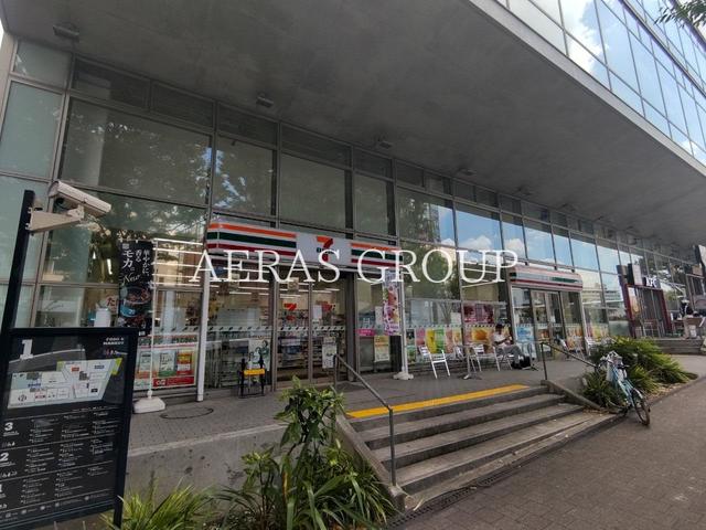コンビニ　セブン-イレブン 港北サウスウッド店（コンビニ）まで216m
