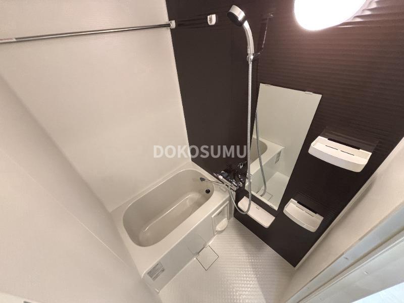 バス・シャワールーム　一日の疲れをやさしく癒やす、清潔感あふれるリラックスバス。