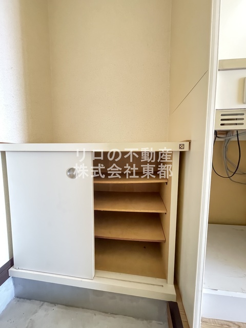 玄関　下駄箱付なので、玄関はいつでもスッキリ片付きますね☆