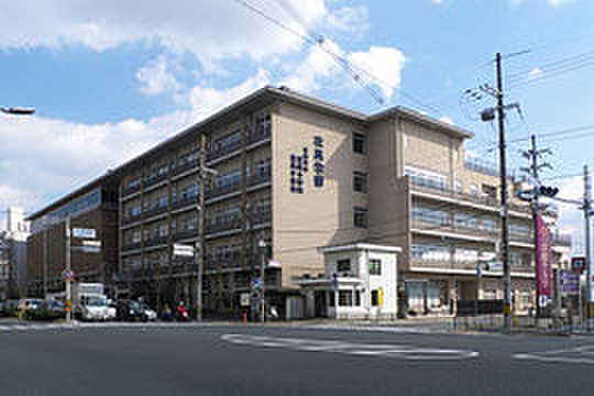 小学校　凌風小・中学校（小学校）まで700m