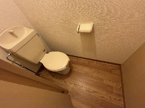 トイレ　部屋ごとにドアの位置が異なります。現地にてご確認ください。