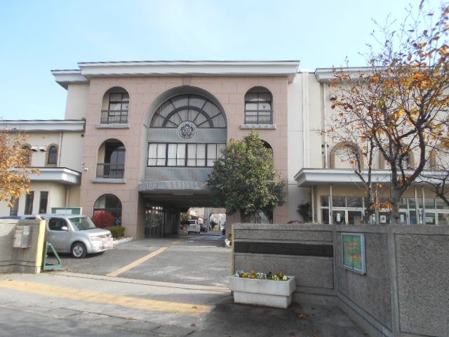 小学校　越谷市立 荻島小学校（小学校）まで737m