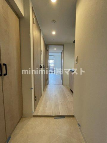 玄関　お部屋によってカラーリングが異なります