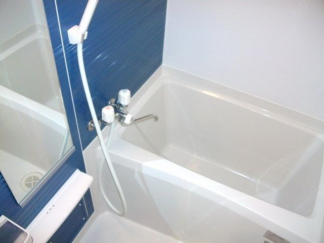 バス・シャワールーム　鏡付バスルーム