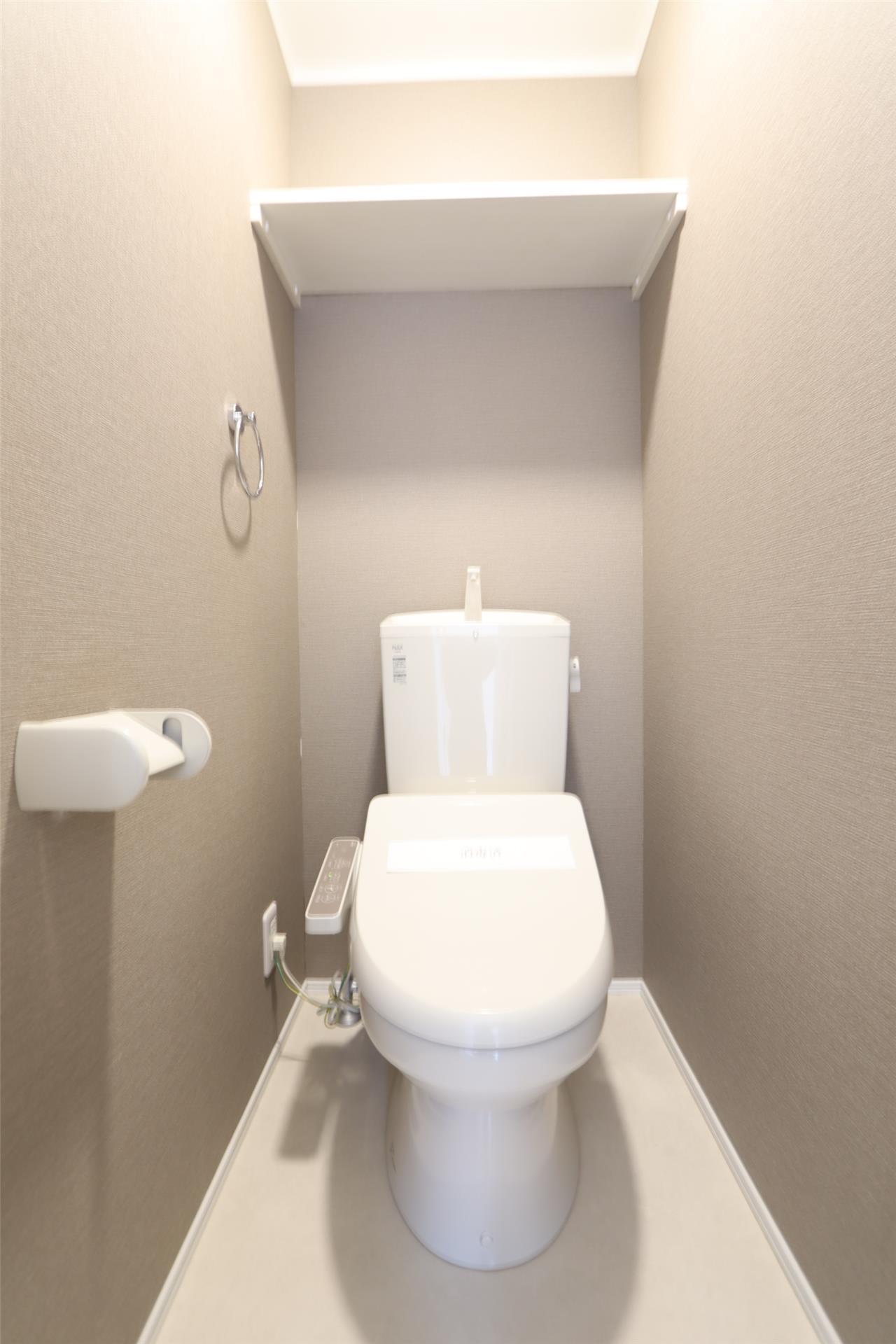 トイレ　写真は反転タイプ