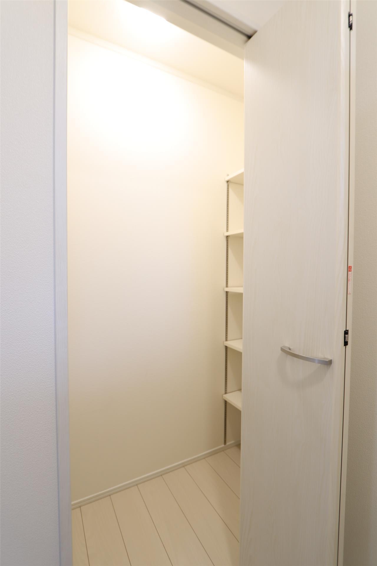 収納　写真は反転タイプ