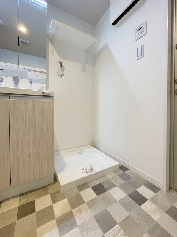 洗面設備　大型洗濯機対応の防水パン