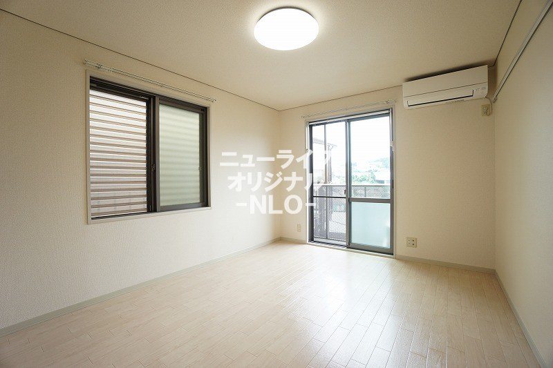 居室・リビング　7.4帖洋室☆暮らしに欠かせないエアコン付きです☆