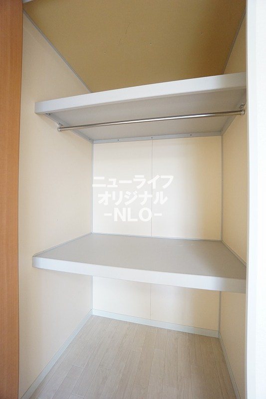 収納　奥行きがあり季節の家電なども収納できます☆