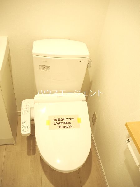 トイレ　ウォシュレット付き