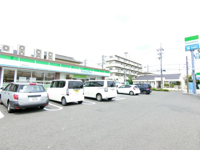 コンビニ　ファミリーマート（コンビニ）まで460m