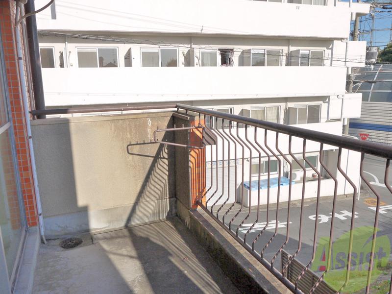 バルコニー　広～いバルコニーです。ガーデニングを楽しむ事もできそうですね